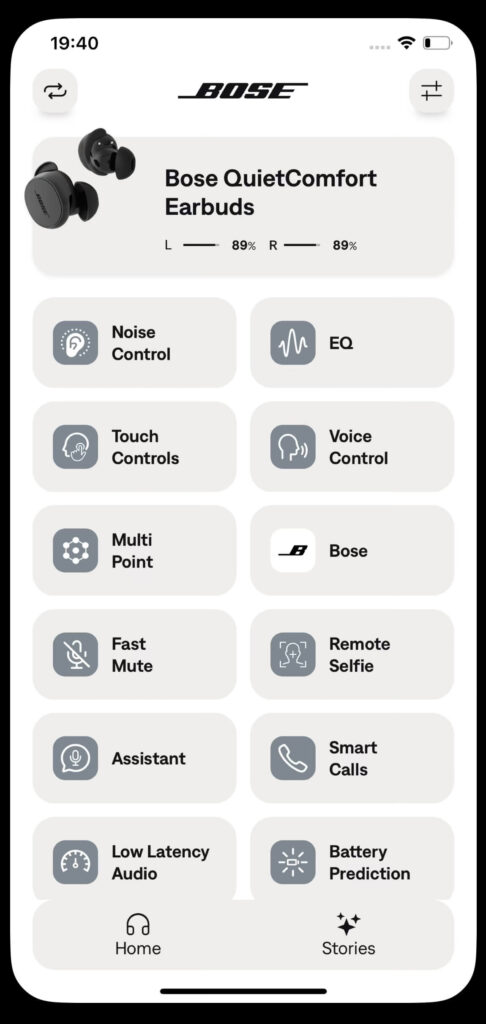 Screenshot of the Bose QuietComfort Earbuds app interface on an iPhone. The screen displays various settings and features, including noise control, EQ, touch controls, voice control, multi-point connectivity, assistant, and battery prediction. The earbuds’ battery levels show 89% for both the left and right buds.